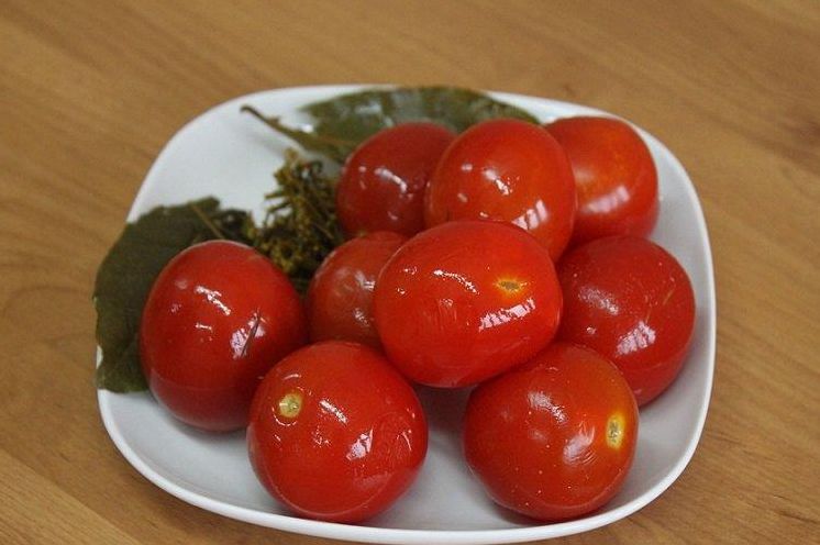 20 рецептів дуже смачних маринованих помідорів 20 рецептів дуже смачних маринованих помідорів